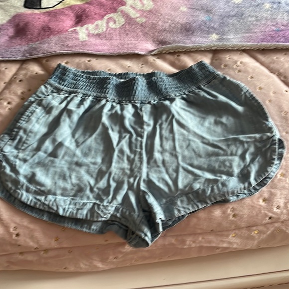 Tna shorts like new only used 2 times - Picture 1 of 2